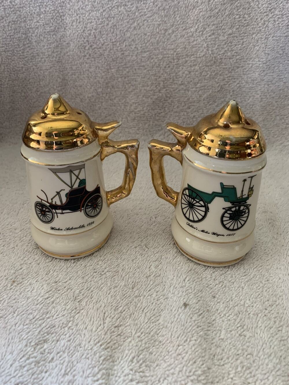 Salt & Pepper Shakers Winton Auto 1898 & Golden's Motor Wagen 1877 COLLECTIBLE